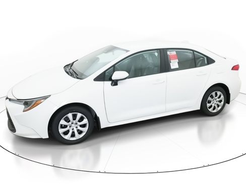 New 2026 Toyota Corolla LE image 2