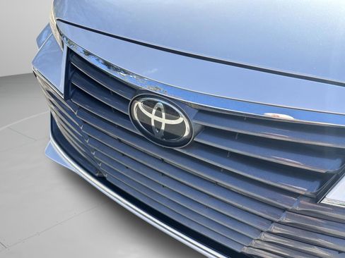 Used 2020 Toyota Avalon XLE w/ Moonroof Package image 30