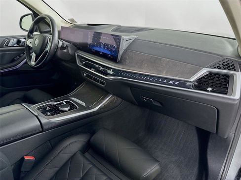 Used 2023 BMW X7 xDrive40i w/ Premium Package image 32
