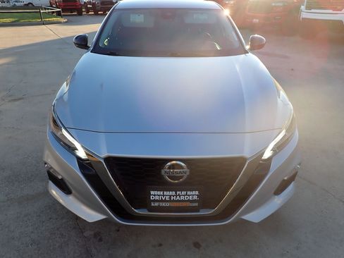 Used 2021 Nissan Altima 2.5 SR image 2