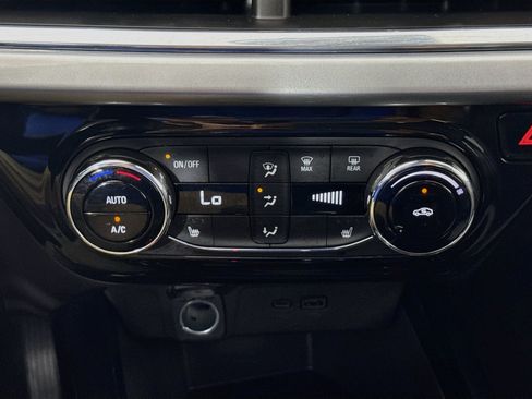 Used 2025 Chevrolet Trax LT w/ Driver Confidence Package FWD image 17
