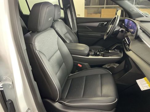 Used 2025 Buick Enclave Sport Touring image 27