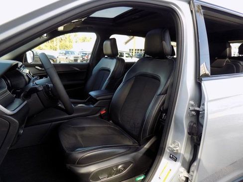 New 2024 Jeep Grand Cherokee L Altitude AWD/4WD image 19