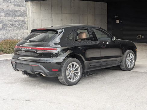 Certified 2026 Porsche Macan AWD/4WD image 9