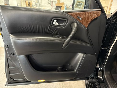 Used 2020 Nissan Armada SL image 31