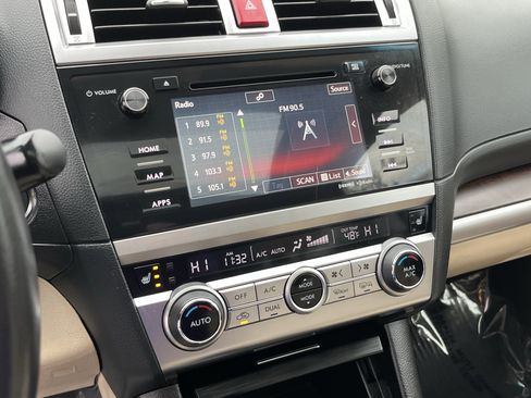 Used 2017 Subaru Outback 2.5i Limited image 23