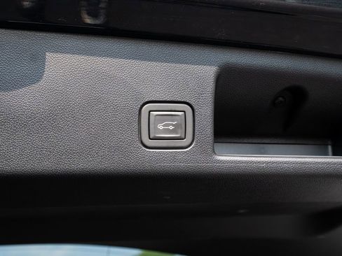 Used 2024 Chevrolet Equinox EV RS image 37