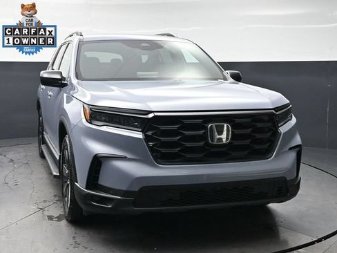 Used 2025 Honda Pilot Sport image 2