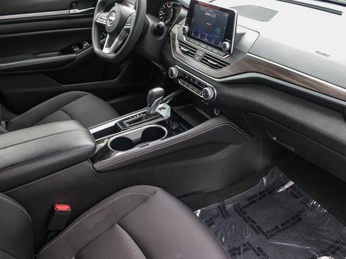 Used 2023 Nissan Altima 2.5 SV image 17