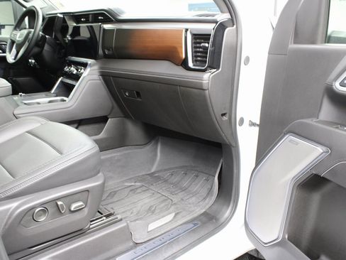 Used 2025 GMC Sierra 2500 Denali image 34
