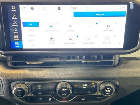 Used 2024 Jeep Wrangler Unlimited image 13