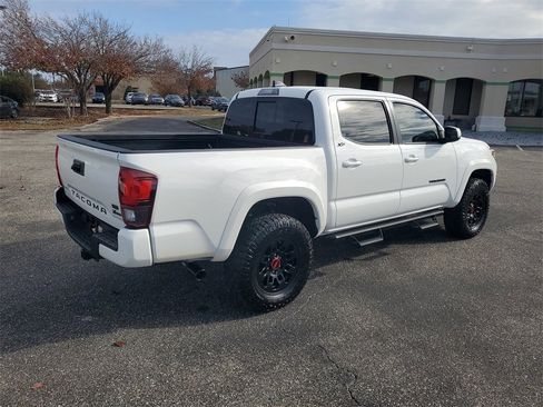 Used 2022 Toyota Tacoma SR5 image 4