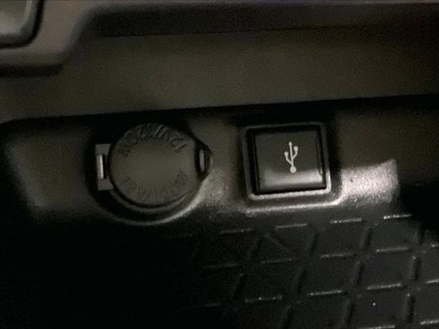 Used 2021 Toyota RAV4 LE image 34