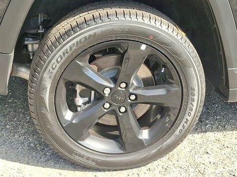 New 2025 Jeep Grand Cherokee L Limited w/ Black Appearance Package image 5