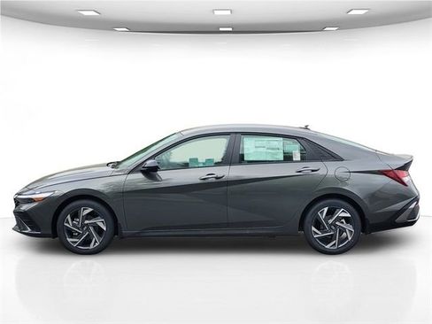 New 2025 Hyundai Elantra SEL FWD image 5