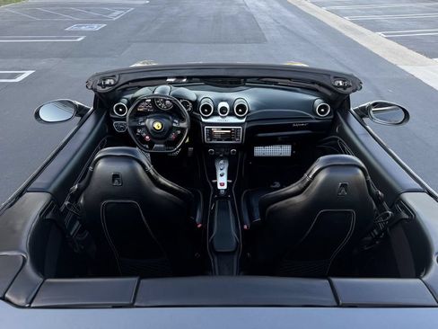 Used 2016 Ferrari California T RWD image 36