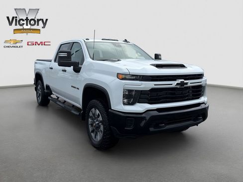Used 2024 Chevrolet Silverado 2500 Custom w/ Custom Value Package AWD/4WD image 8