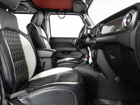 Used 2020 Jeep Gladiator Overland image 26