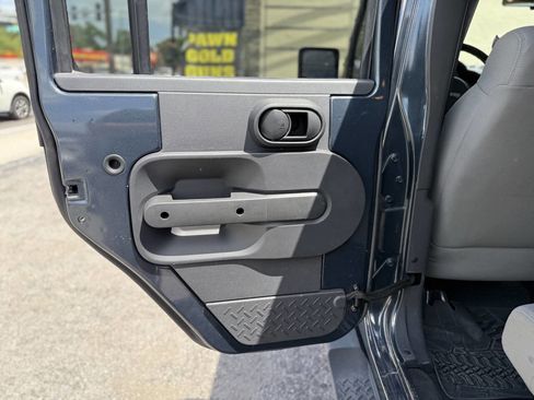 Used 2008 Jeep Wrangler Unlimited Sahara w/ Trailer Tow Group AWD/4WD image 19