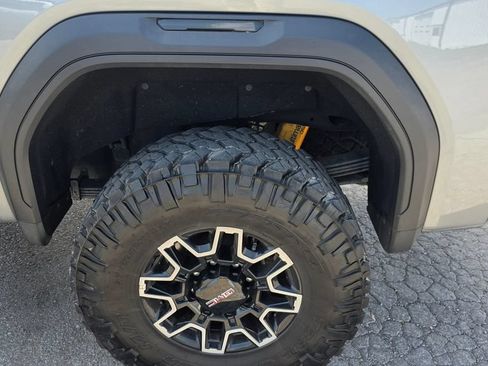Used 2025 GMC Sierra 2500 AT4X AWD/4WD image 5