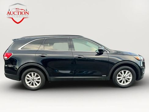 Used 2017 Kia Sorento AWD image 4