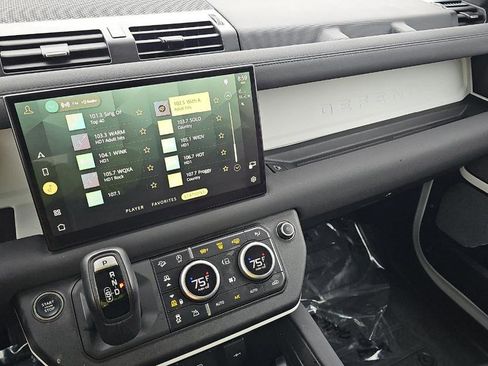 Used 2023 Land Rover Defender 130 S image 12