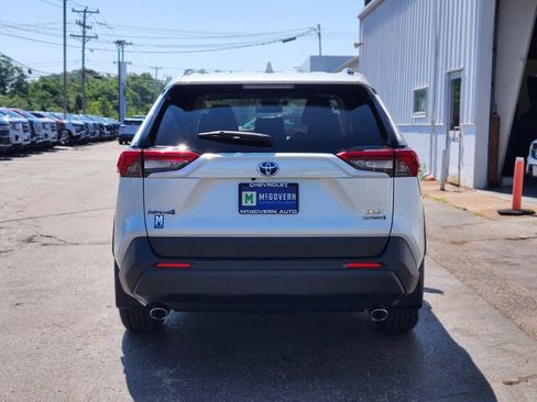 Used 2022 Toyota RAV4 XLE Premium AWD/4WD image 4