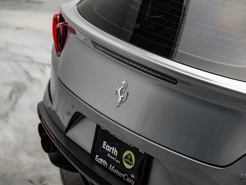 Used 2018 Ferrari GTC4Lusso AWD/4WD image 18