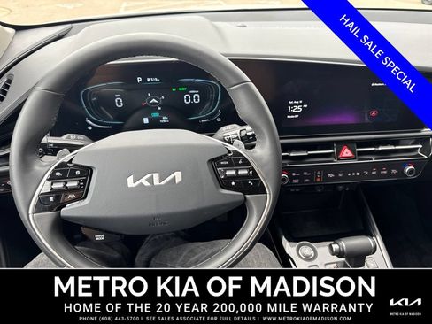 Used 2025 Kia Niro EX FWD image 16