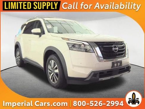 Used 2024 Nissan Pathfinder SL image 1