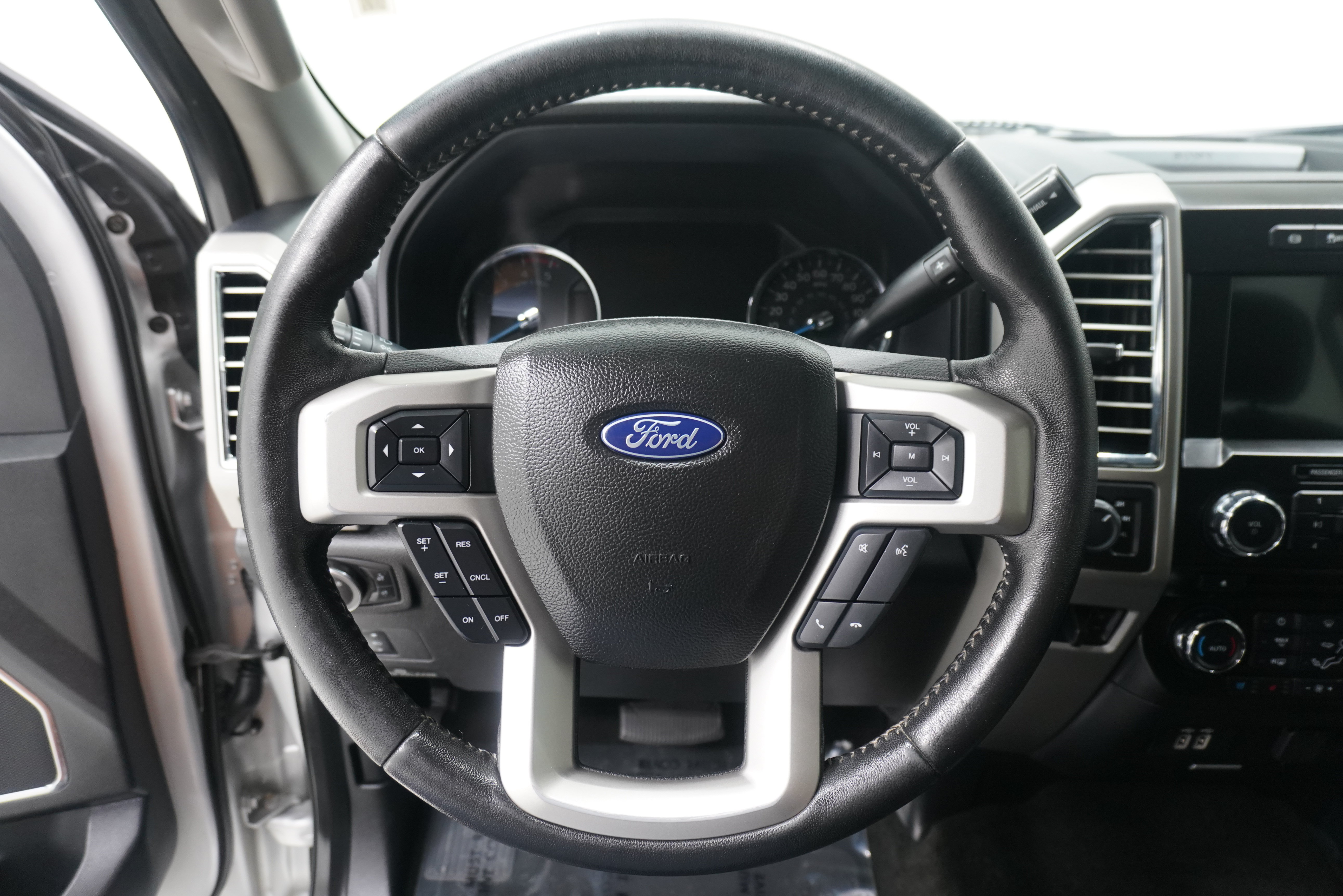 Used 2017 Ford F350 Lariat AWD/4WD image 18