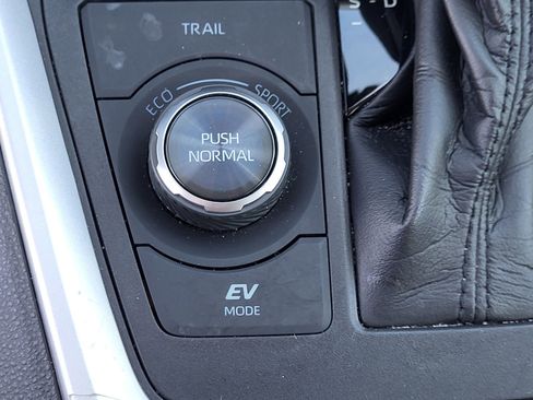 Used 2021 Toyota RAV4 Limited image 31