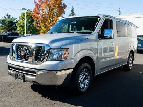 Used 2020 Nissan NV 3500 SV image 3
