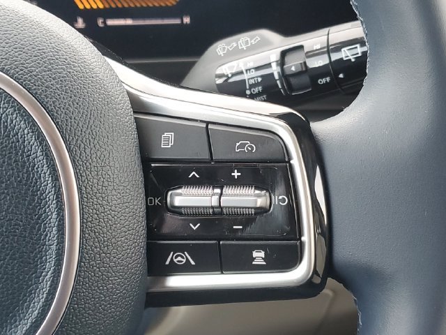 Certified 2026 Kia Carnival EX FWD image 23