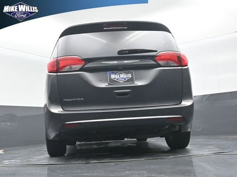 Used 2020 Chrysler Pacifica Touring w/ Advanced Safetytec Group FWD image 22