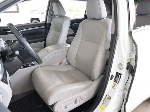 Used 2017 Toyota Highlander Limited FWD image 14