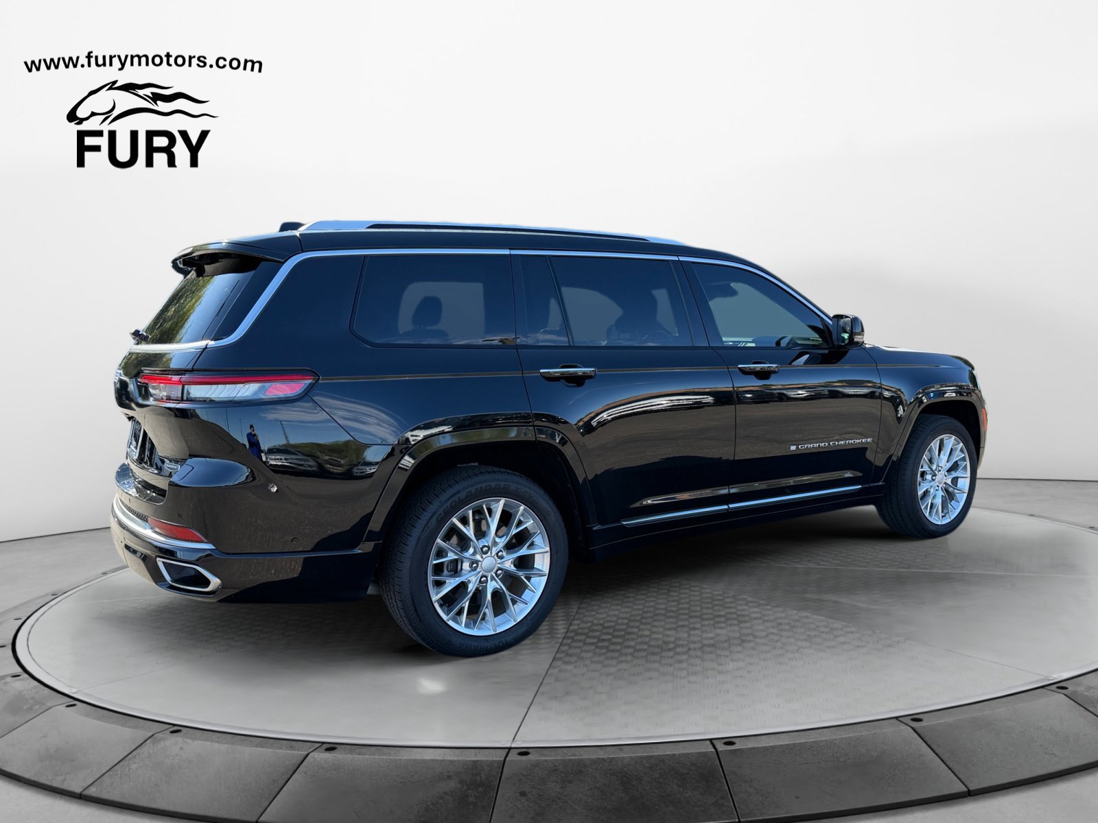 Used 2021 Jeep Grand Cherokee L Summit w/ Advanced Protech Group IV AWD/4WD image 4