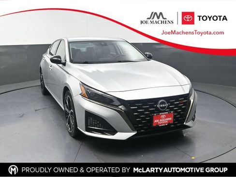 Used 2024 Nissan Altima 2.5 SR FWD image 1