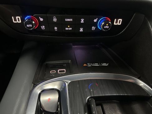 Used 2022 Buick Enclave Premium image 25