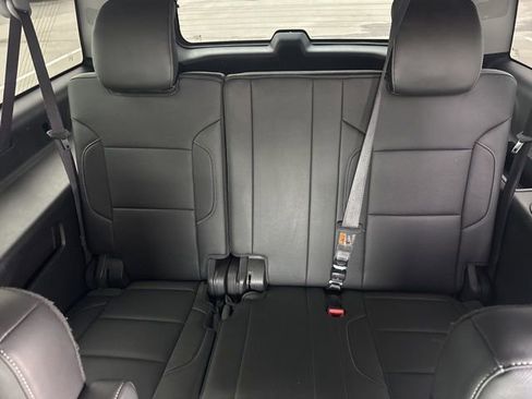 Used 2018 Chevrolet Suburban Premier image 27