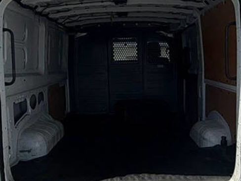 Used 2021 Nissan NV 2500 SV image 2