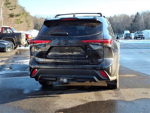 Used 2022 Toyota Highlander LE image 4