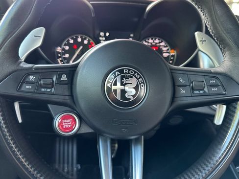 Used 2017 Alfa Romeo Giulia Quadrifoglio RWD image 22