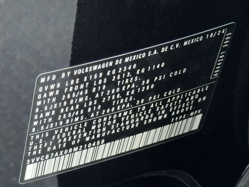 Certified 2024 Volkswagen Tiguan SE R-Line image 42