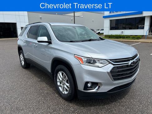 Used 2020 Chevrolet Traverse LT FWD image 2