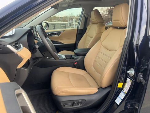 Used 2021 Toyota RAV4 XLE Premium image 32