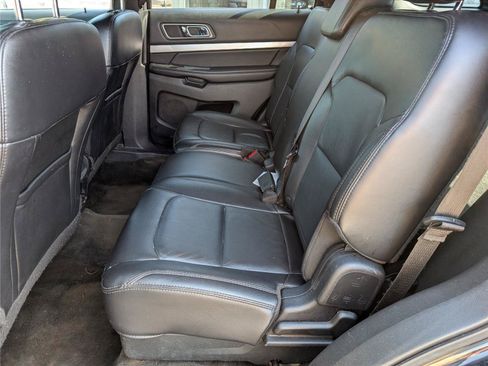 Used 2017 Ford Explorer XLT w/ Equipment Group 202A FWD image 33