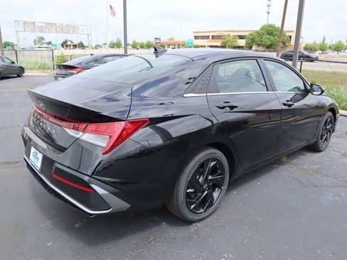 New 2026 Hyundai Elantra SEL Sport Premium FWD image 17