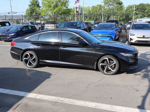 Used 2022 Honda Accord Sport image 11
