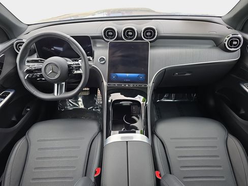 Used 2024 Mercedes-Benz GLC 300 4MATIC w/ AMG Line image 9